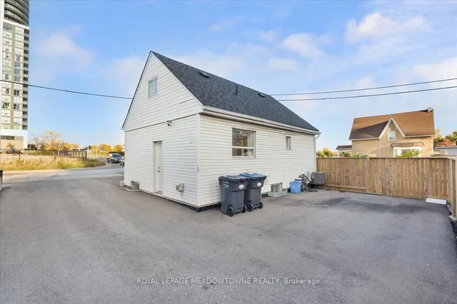 Additional image 23 of 15 Centre St