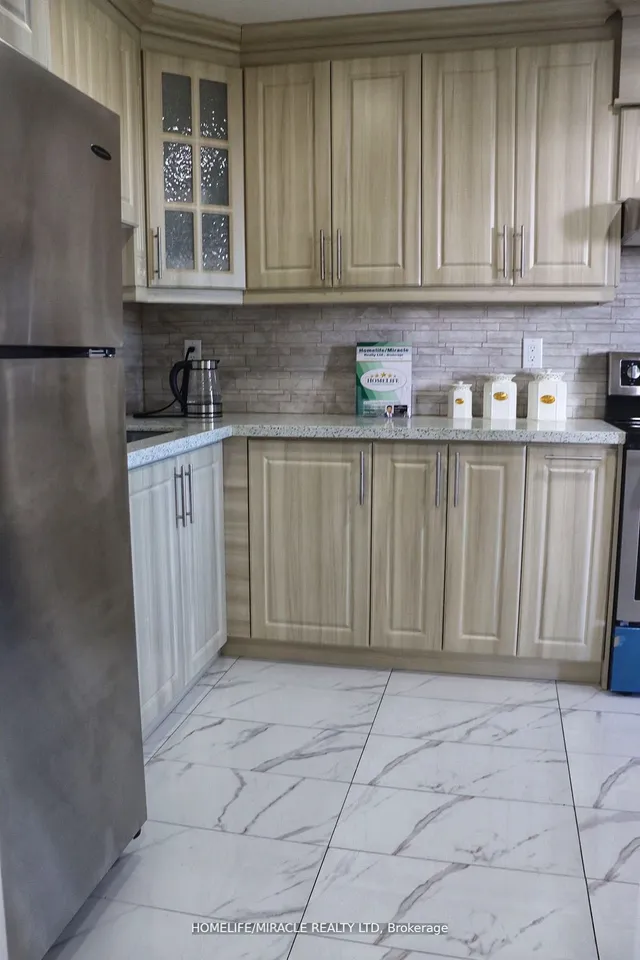 Additional image 6 of 3533 Derry Rd Unit 608