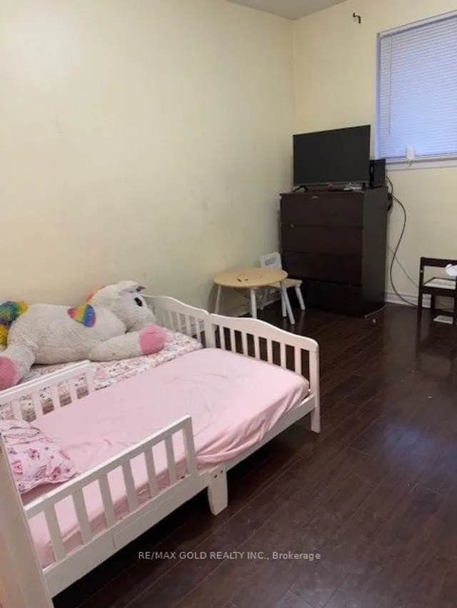 Additional image 8 of 3294 Victory Cres