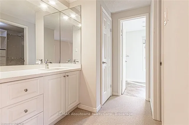 Additional image 20 of 398 BARCLAY Cres