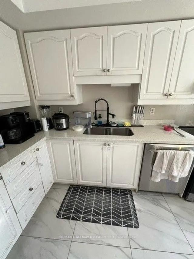 Additional image 30 of 49 Halfmoon Sq
