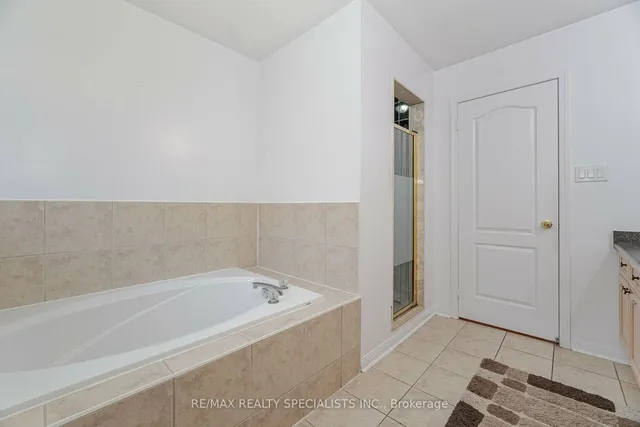 Additional image 23 of 30 Latania Blvd