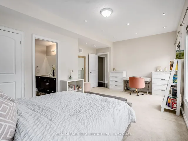 Additional image 30 of 7 Canis St