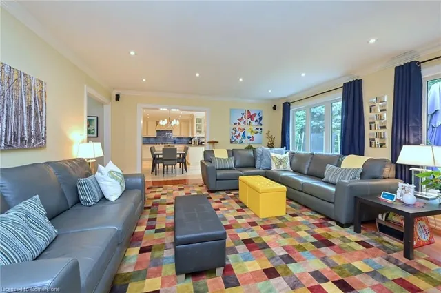 Additional image 13 of 14 Penrose Crt