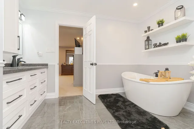 Additional image 21 of 8 Lombardy Cres