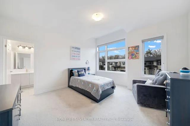 Additional image 13 of 398 Spyglass Green