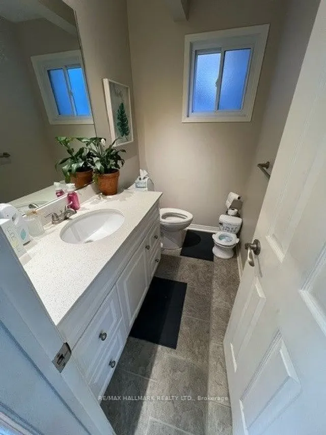 Additional image 32 of 49 Halfmoon Sq