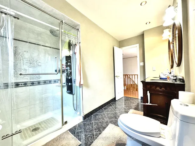 Additional image 31 of 403 Glenashton Dr