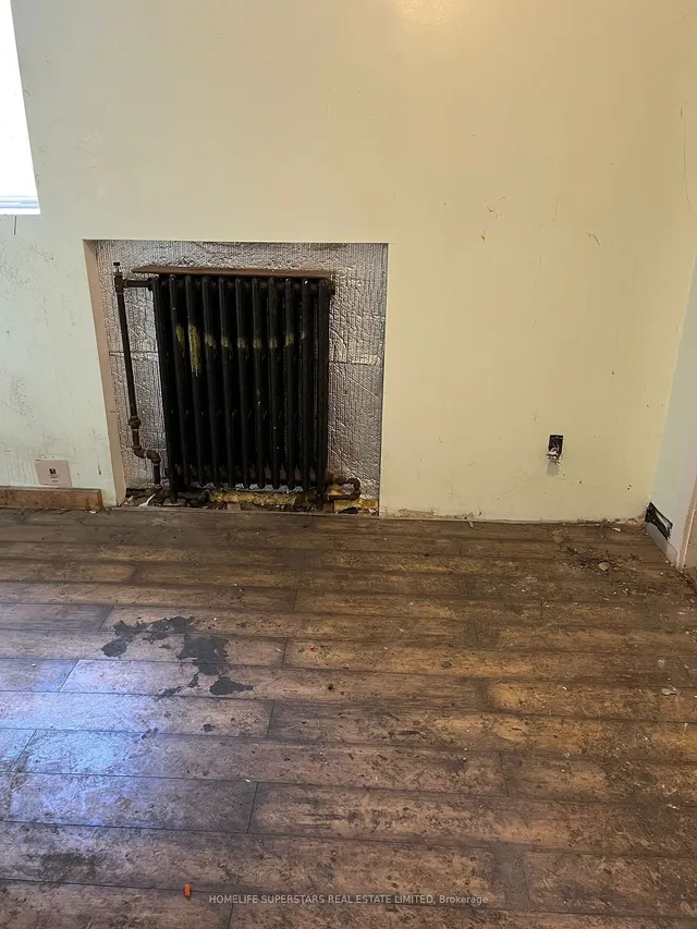 Additional image 10 of 2553 Dundas St
