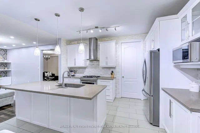 Additional image 15 of 17 Junetown Circ