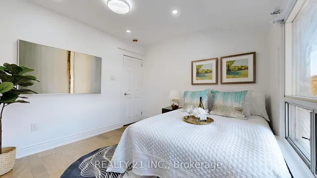 Additional image 18 of 92 King Edward Ave