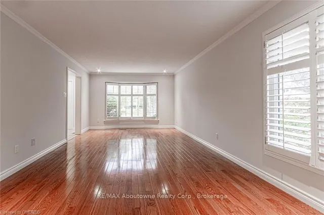 Additional image 12 of 398 BARCLAY Cres