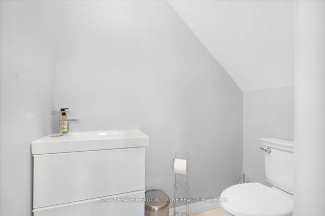 Additional image 16 of 15 Centre St