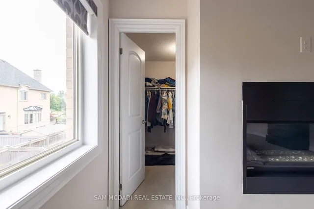 Additional image 19 of 7 Canis St