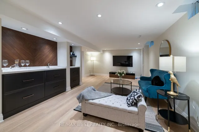 Additional image 26 of 2366 Devon Rd