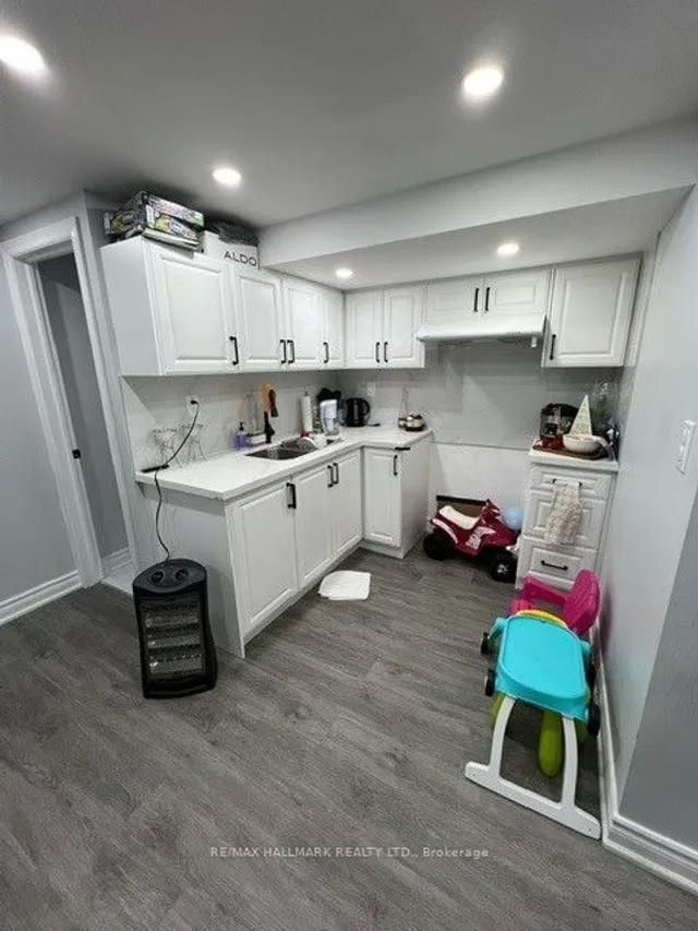 Additional image 11 of 49 Halfmoon Sq