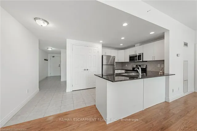 Additional image 4 of 399 Elizabeth St Unit 608