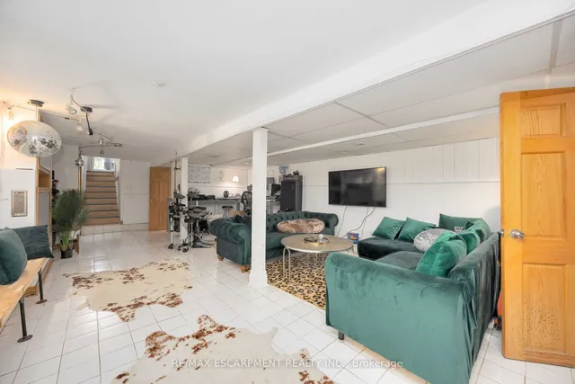 Additional image 15 of 689 Dovercourt Rd