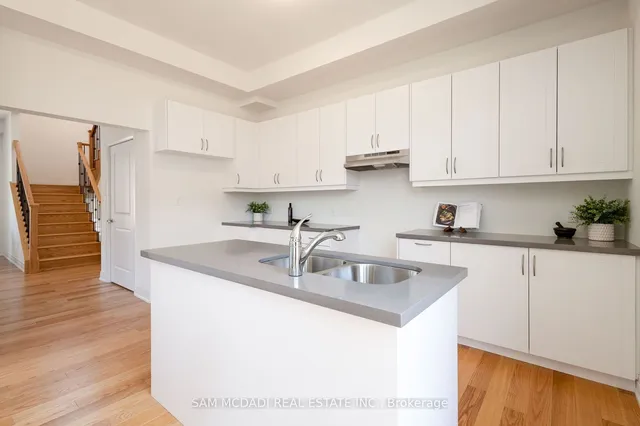 Additional image 12 of 2163 Royal Gala Circ