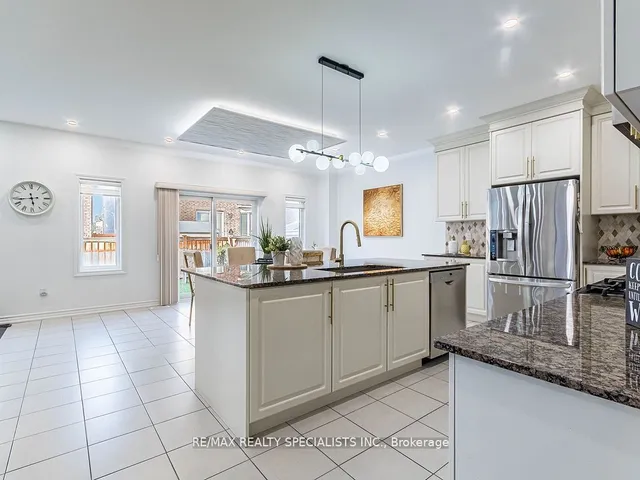 Additional image 10 of 14 Canary Clse