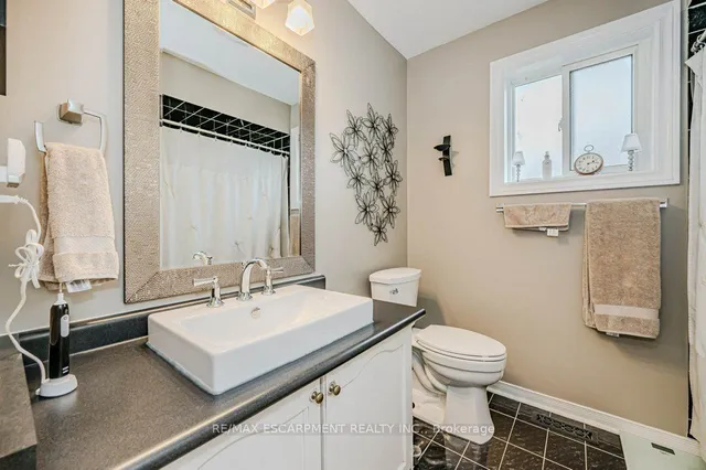 Additional image 24 of 633 Amelia Cres