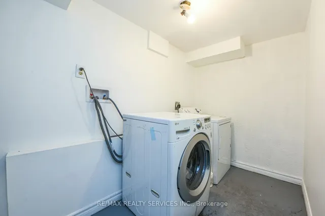 Additional image 33 of 3646 Corliss Cres