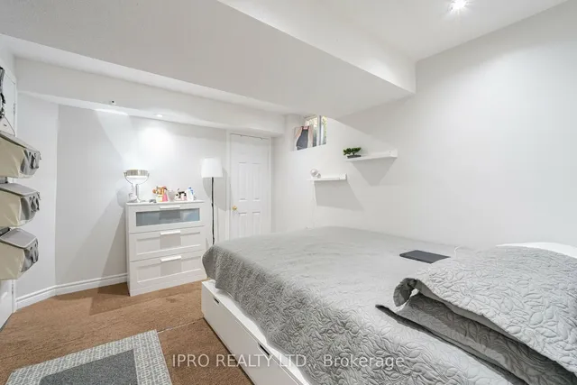 Additional image 36 of 49 Australia Dr