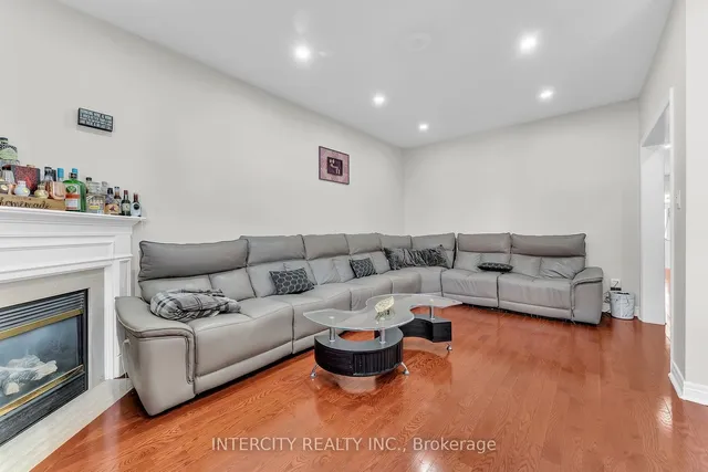 Additional image 11 of 7 Pika Tr