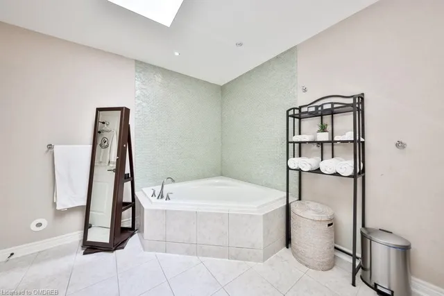 Additional image 17 of 4135 Shipp Dr Unit 3