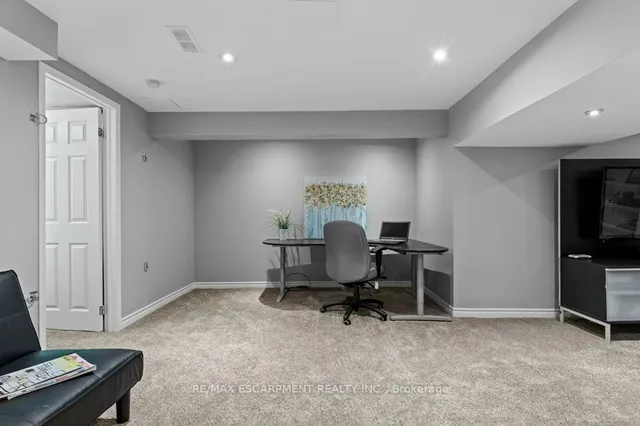 Additional image 30 of 504 Mathewman Cres