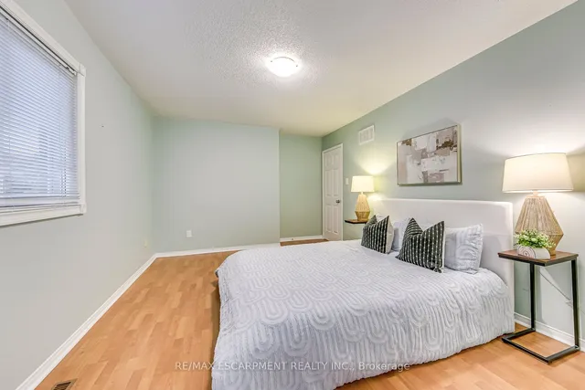 Additional image 30 of 435 March Cres