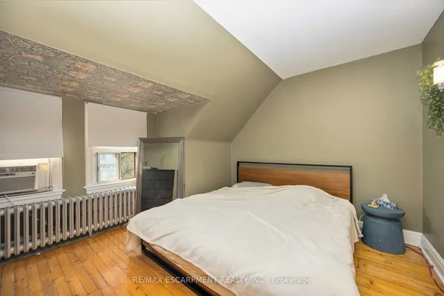 Additional image 31 of 689 Dovercourt Rd