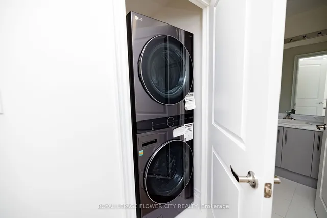Additional image 32 of 38 Queenpost Dr