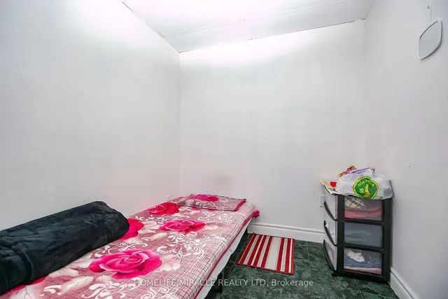 Additional image 38 of 107 Michigan Ave