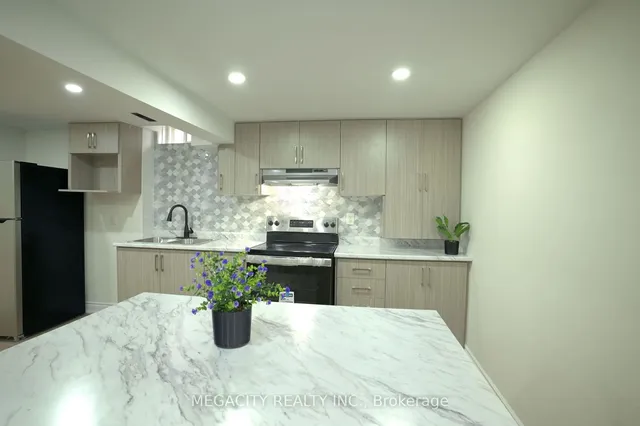 Additional image 27 of 7800 Priory Cres