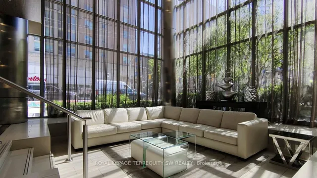 Additional image 5 of 320 Richmond St Unit 810