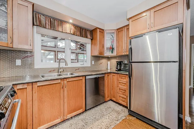 Additional image 13 of 957 Sanford Dr