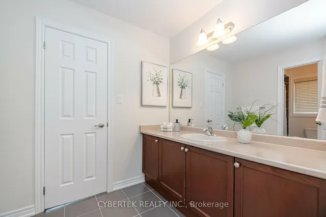 Additional image 27 of 8 Tetra Crt