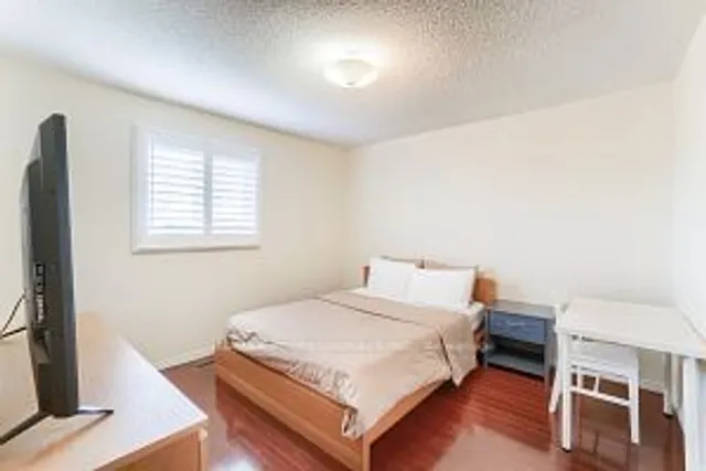 Additional image 25 of 292 Laurentian Ave