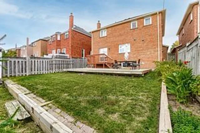 Additional image 40 of 292 Laurentian Ave