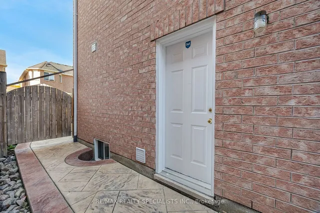 Additional image 30 of 30 Latania Blvd