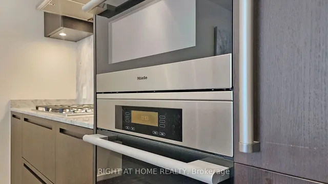 Additional image 9 of 180 University Ave Unit 5607