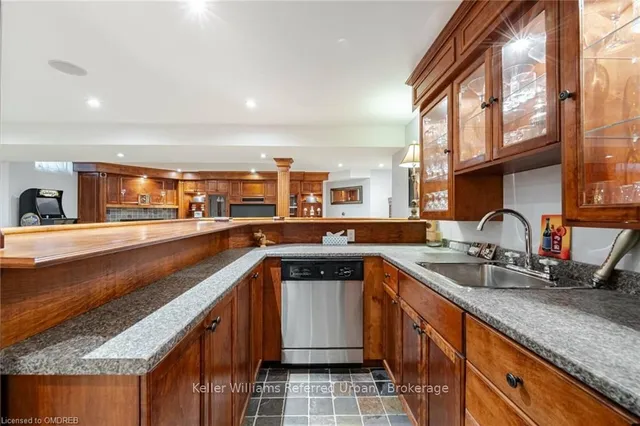 Additional image 37 of 2477 LONGRIDGE Cres