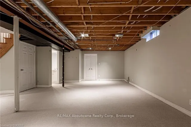 Additional image 30 of 398 BARCLAY Cres