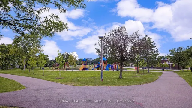 Additional image 40 of 4 Greenfield Sq