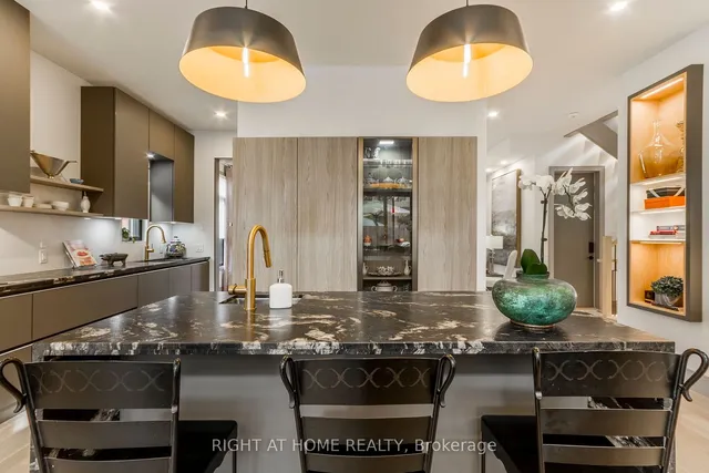 Additional image 16 of 118 Martin Grove Rd