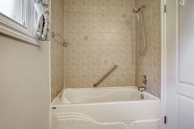 Additional image 23 of 42 Summerside Cres