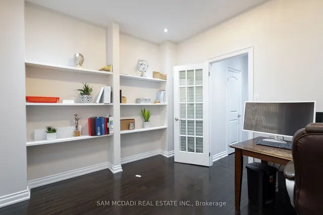 Additional image 15 of 7 Canis St