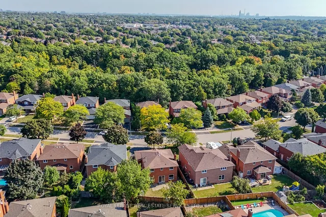 Additional image 36 of 2104 Laurelwood Dr