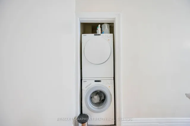 Additional image 29 of 689 Dovercourt Rd